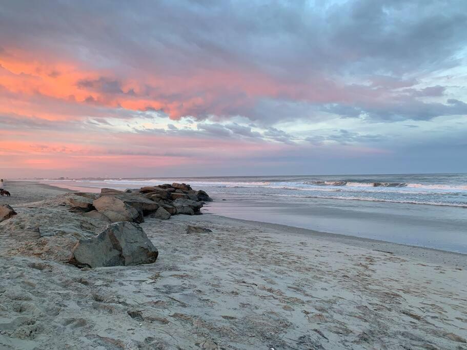 Beautiful Condo Sleeps 4- Only 2 Blocks From Beach Ocean City Exterior photo
